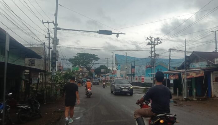 Pengendara Keluhkan Lampu Lalu Lintas Tak Kunjung Diperbaiki Pihak Terkait