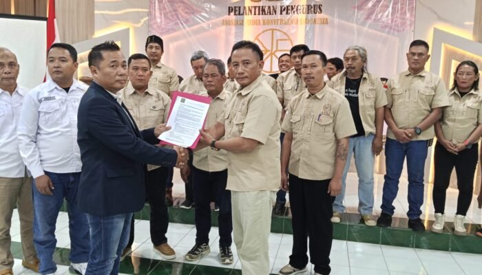 Dikukuhkan Bertepatan HPN 2026, AMKI Cirebon Raya Jawa Barat Dorong UKW dan Sertifikasi Konten Kreator
