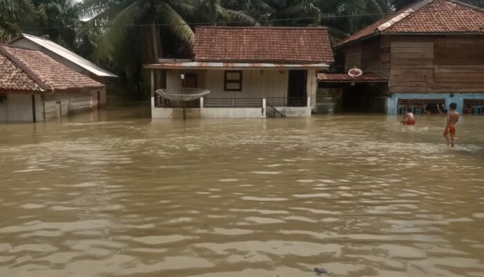 Banjir Capai Bibir Jalinsum, Warga Rantau Jaya Mengungsi