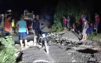 Warga Perumnas Talang Sawa Gotong Royong Cor Jalan Rusak, Kecewa Tak Kunjung Diperbaiki Pemkot Pagar Alam